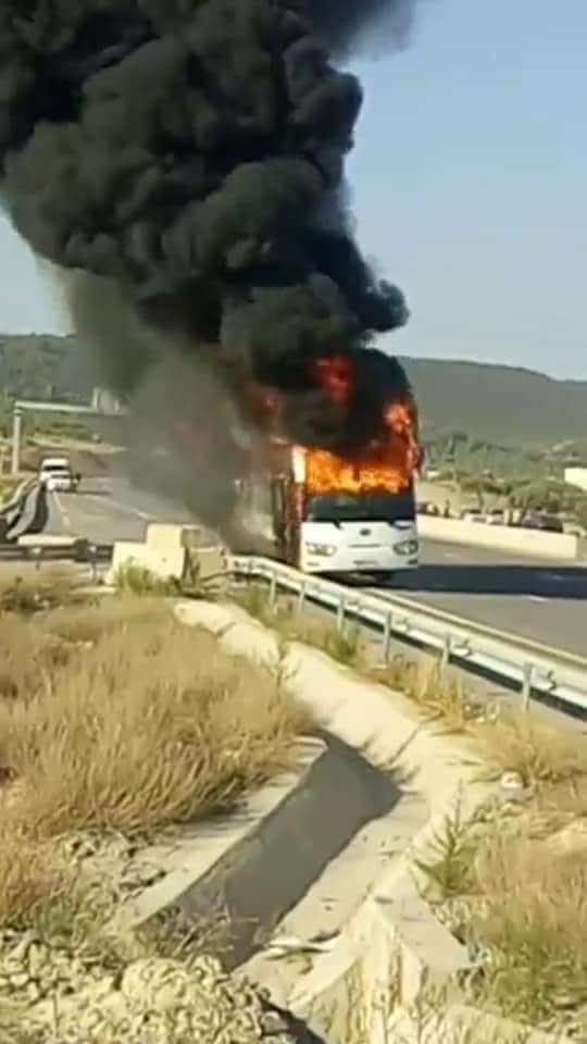 بالصور: حافلة وفاق سطيف تحترق في اقبو 3