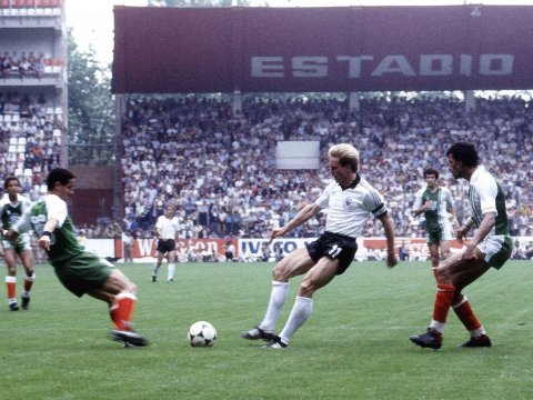 الحكاية الكاملة للمؤامرة الألمانية على الجزائر حتى عام 1986 ! West-germany-versus-algeria-at-the-1982-world-cup