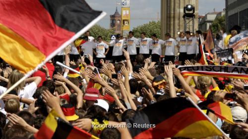 الألمان يشجعون منتخبهم وهم يجلسون على أرائكهم الخاصة ?i=albums%2falbums%2f15%2f2008-06-30t131026z_01_tob03_rtrnsrp_0_germany-_reuters