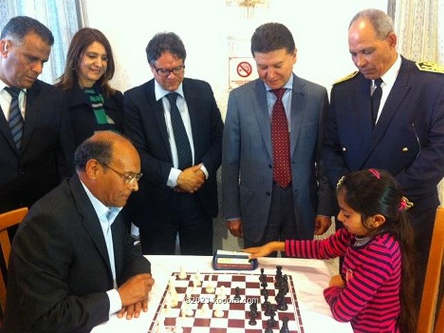 بالصور ....الرئيس التونسي يفتتح دورة المنستير الدولية للشطرنج Koo_echec%203