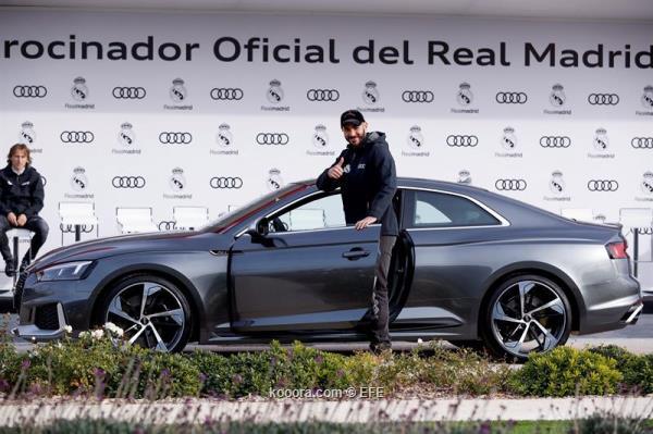  لاعبو ريال مدريد يتسلمون سيارات جديدة ?i=efe%2f20171123%2f20171123-636470515332338101w_efe