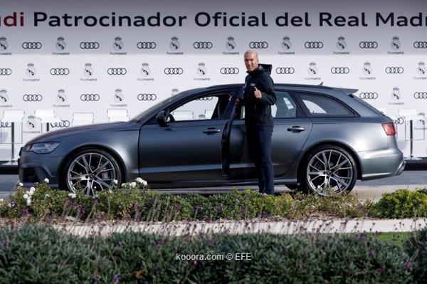  لاعبو ريال مدريد يتسلمون سيارات جديدة ?i=efe%2f20171123%2f20171123-636470516026850101w_efe