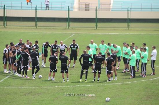 مدرب الجزائر يحسم وضع بوقرة وسليماني في مباراة غانا ?i=eldeeb1%2f000001%2fkoo_4