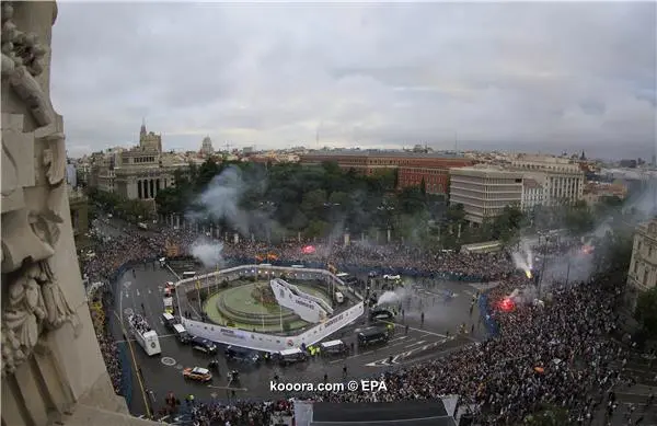 صور: راموس يرفع كأس دوري الأبطال وسط آلاف المشجعين في مدريد  ?i=epa%2fsoccer%2f2016-05%2f2016-05-29%2f2016-05-29-05335206_epa