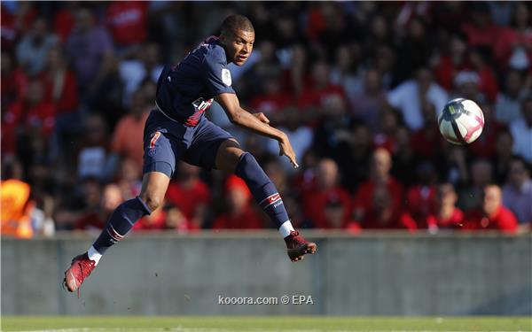 Kylian Mbappe of Paris Saint Germain in action  during the French Ligue 1 soccer match between Nimes Olympique and Paris Saint Germain, in Nimes, southern France, 01 September 2018.