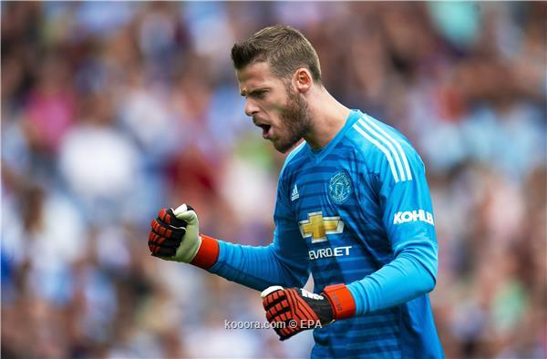 Manchester United's goalkeeper David De Gea celebrates his team's 2-0 lead during the English Premier League soccer match between Burnley FC and Manchester United in Burnley, Britain, 02 September 2018.