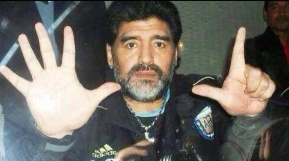 نشطاء يدعون سخرية مارادونا من هزيمة البرازيل ?i=maradona_7%2f10409088_10203469951523395_5090492685338704890_n