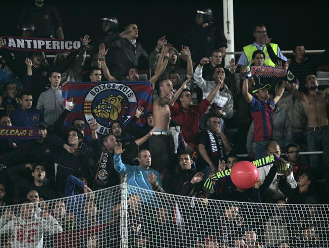 3 إصابات في شجار  بين مشجعي برشلونة وريال سوسييداد ?i=news%2fanis%2f2016041%2fboi