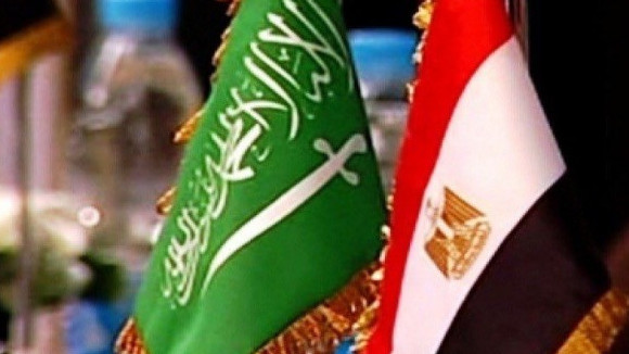 السعوديون يدعمون الفراعنة أمام الكونغو: الليلة كلنا مصريون ?i=omar_a%2fkooora%2f108%2f2017-10-08_134525
