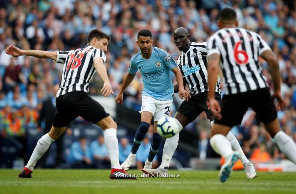 Soccer Football - Premier League - Manchester City v Newcastle United - Etihad Stadium, Manchester, Britain - September 1, 2018  Manchester City's Riyad Mahrez in action with Newcastle United's Federico Fernandez and Mohamed Diame