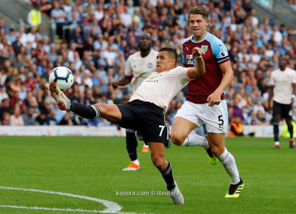 Soccer Football - Premier League - Burnley v Manchester United - Turf Moor, Burnley, Britain - September 2, 2018  Manchester United's Alexis Sanchez in action with Burnley's James Tarkowski