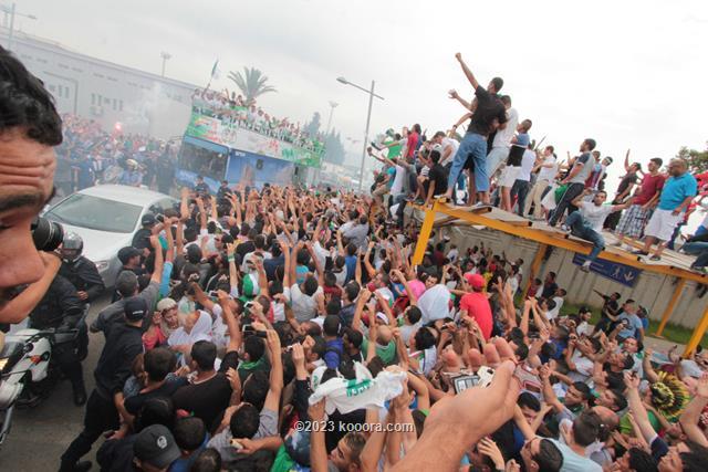 بالفيديو والصور.. إستقبال الأبطال لمنتخب "الخضر" في الجزائر Koo_14