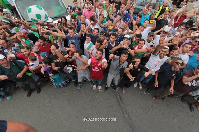 بالفيديو والصور.. إستقبال الأبطال لمنتخب "الخضر" في الجزائر Koo_18