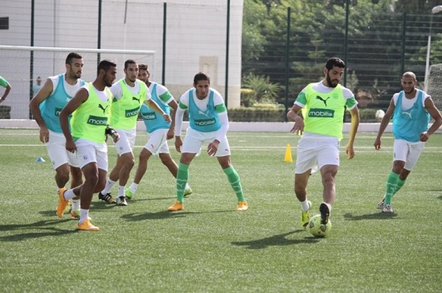 المنتخب الجزائري لكرة القدم يواجه مولاوي وبودبوز وسوداني غائبان عن المباراة ?i=zaki%2f2014-10%2f09%2f14