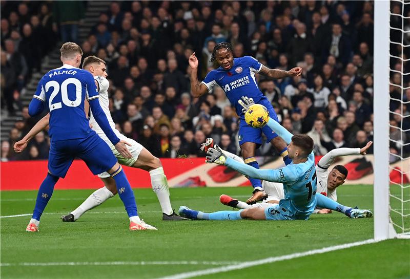 Jackson treble fires Chelsea to victory over Spurs