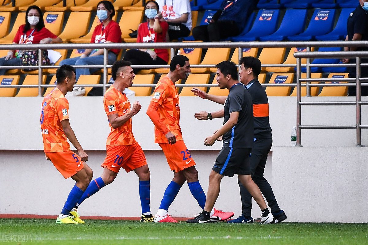 Шаньдун лунэн кайя. Куинс против Шаньдун. Shangdong Taishan vs Dalian Pro logo.