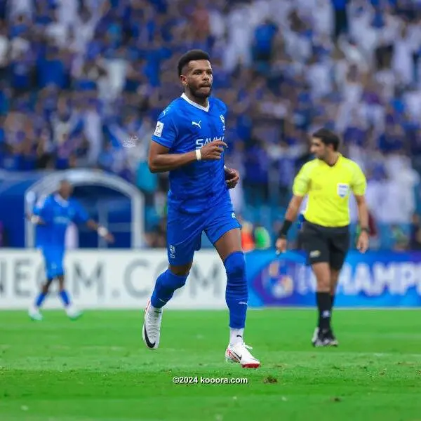 صورة.. البليهي يفاجئ طفلي الهلال بعد واقعة المطار