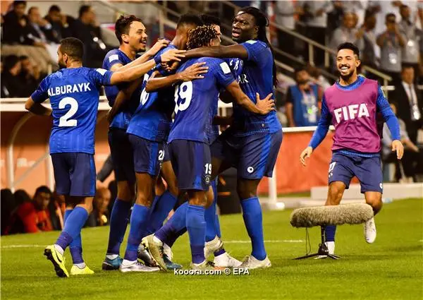 Ù†Ø¬Ù… Ø§Ù„Ù‡Ù„Ø§Ù„ Ø§Ù„Ø³Ø¹ÙˆØ¯ÙŠ ÙŠÙˆÙ‚Ø¹ Ù„Ø´Ø¨Ø§Ø¨ Ø§Ù„Ø£Ù‡Ù„ÙŠ Ø§Ù„Ø¥Ù…Ø§Ø±Ø§ØªÙŠ