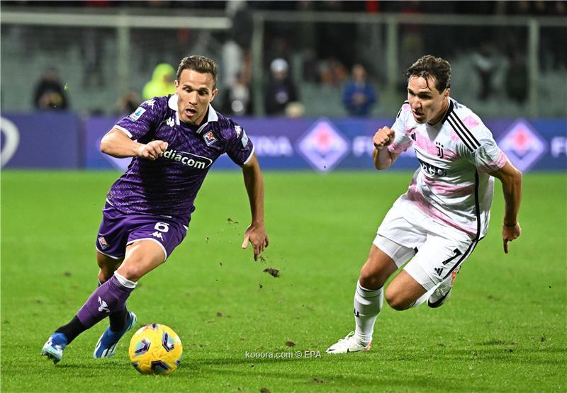 Juve squeeze past Fiorentina to keep pace with leaders Inter