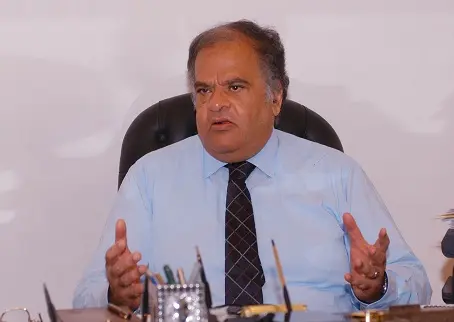 برعاية ميدو.. عباس يستقبل مدرب بالاس السابق في الزمالك