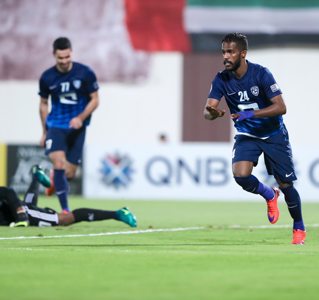 نواف العابد يخطف الأضواء في مباراة الهلال والوحدة الإماراتي