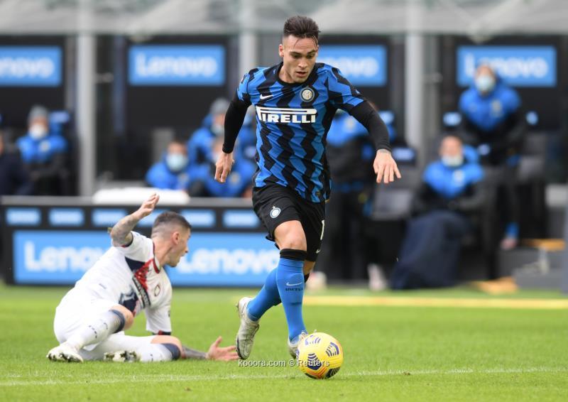 Martinez scores hat-trick as Inter hit six to go top of Serie A